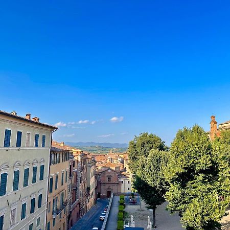 Sisters' Home - Appartamento Nel Centro Storico Con Terrazzo, Aria Condizionata E Vasca Da Bagno Siena Luaran gambar