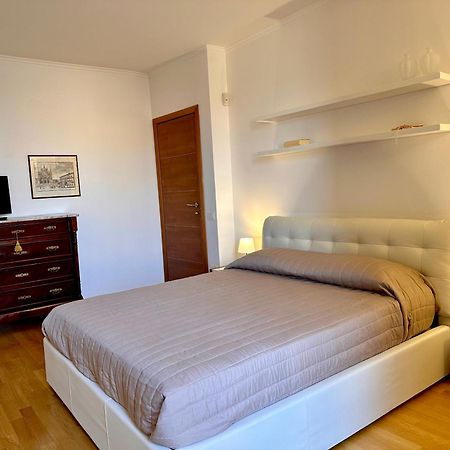 Sisters' Home - Appartamento Nel Centro Storico Con Terrazzo, Aria Condizionata E Vasca Da Bagno Siena Luaran gambar