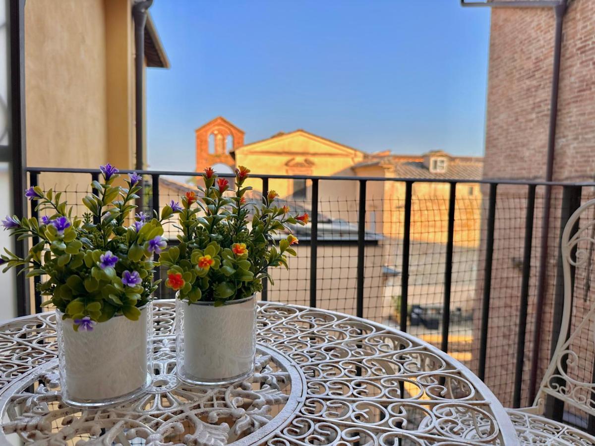 Sisters' Home - Appartamento Nel Centro Storico Con Terrazzo, Aria Condizionata E Vasca Da Bagno Siena Luaran gambar