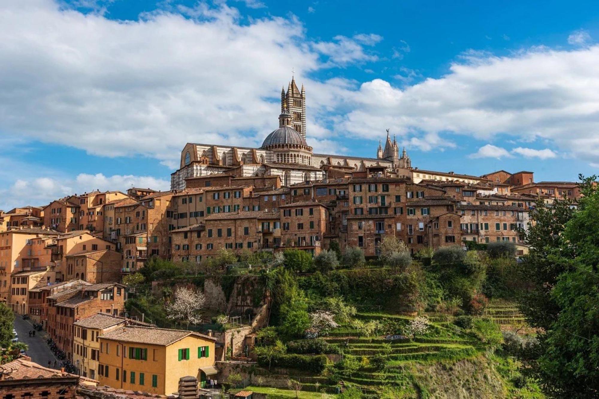Sisters' Home - Appartamento Nel Centro Storico Con Terrazzo, Aria Condizionata E Vasca Da Bagno Siena Luaran gambar